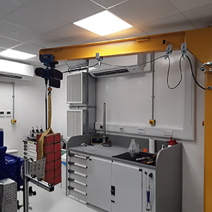 Jib cranes and hoists