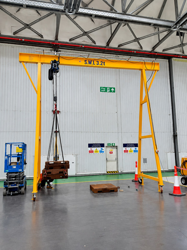 A-frame lifting gantry